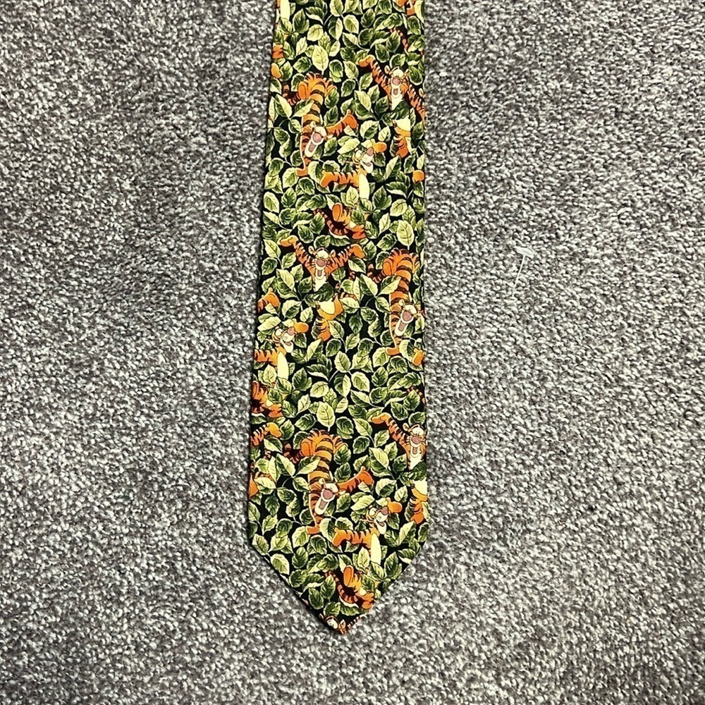 Disney Store Tigger Tiger Tie Necktie Leaves Jungle Whimsical Neck Tie